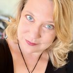 Lora Wagner - @wagslora - Instagram
