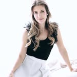 LAUREN WEBER - @islagracesleep - Instagram