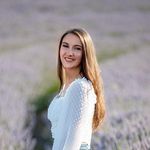 Loretta Tóth - @lorettaleatoth - Instagram