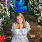 Loretta Tóth - Facebook
