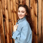 Loretta Tóth - @lorettaleatoth - Instagram