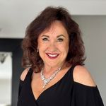 Lori Hoehn - @partyitup2 - Instagram