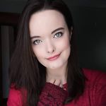 Lori - @lori_reads_everything - Instagram