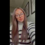 @lorishelly__ - Instagram