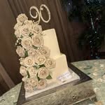 Lori Tanner - @tiersofjoycakerybylori_ - Instagram