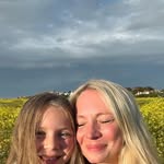 Lou Marshall-Humphrey - @thejoyfulbookshelf - Instagram