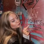 Lucy Bowling - @lucydoesdev - Instagram