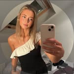 lucy - @lucyylyons - Instagram