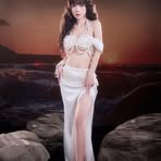 Luna Le - Facebook