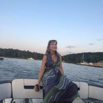 Lydia Knowles - @lydia.knowles.520 - Instagram
