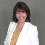 Lynn Farrell - @lynnierealrealtor - Instagram