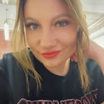 Mackenzie Dickson - @giyebar628 - Instagram