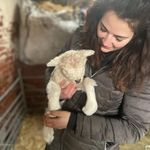 Madeleine Bowles - @maddysmutts - Instagram