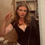 Madeleine Collins - @madeleinelila - Instagram