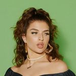 Mae Muller Charts - @chartsmuller - Instagram