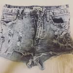 Maggie Chambers - @sellingmyclothesbecauseimbroke - Instagram