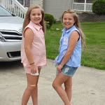 Maggie and Allie Renfro - @renfrotwins242 - Instagram