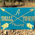 Maggie Davidson and April Root - @a_small_town_thing - Instagram