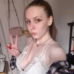 Maia Young - @maepebe - Instagram