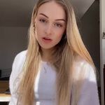 Mallory Howard - @sareeyvic - Instagram