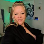 Mandy Burgess - @queenburgess32 - Instagram