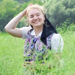 Mandy Hofer - @frowning_star - Instagram