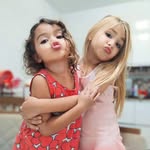 Manuela e Milena - @manuelacolen - Instagram