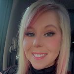 Marcella Privetts/Marcie Simmons - @mrspinkstreaks - Instagram