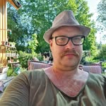 Marcus Roos - @snakeyrose - Instagram