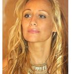 Claire-marie Heitz - @hinarearea - Instagram