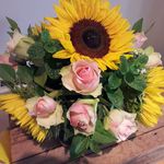 Maxine Doyle - @lomondflowers - Instagram