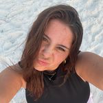 Maya Fernández - @mayaareading - Instagram