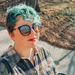 Megan Ochoa - @peachesnpoppies - Instagram