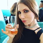 Melanie Dye - @mellydye11 - Instagram