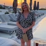 Melanie Edwards - @melanieedwards_lovetoholiday - Instagram