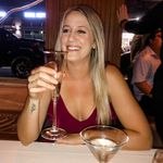 Melanie McGrath Neutzling - @melaniereadsitall - Instagram