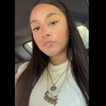 @melanie.navaa - Instagram