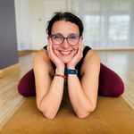Meredith Calvert - @meriyogasf - Instagram