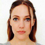 @__meryem_uzerli - Instagram