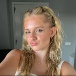 mia - @_.miaread - Instagram