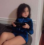 Mia Salinas Godoy - Facebook
