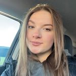 Mia Shields - @miarsclothes - Instagram