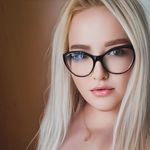 michaela kenzi - @michaelakenzi - Instagram
