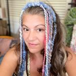 Michele Soares - @michelebuttons - Instagram