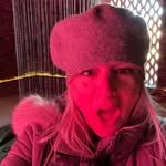 Michele Lanham - @michelesheissofunnyandartsy - Instagram