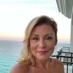 Michelle Streit - @fortheloveofproductsharing - Instagram
