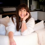 Michelle Morley - Psychic medium - @themoderndaymedium - Instagram