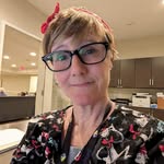 Mindy- Bowen Gensamer - @scrub_wine_life - Instagram