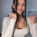Minnie Lowe - @karajm.w - Instagram