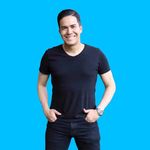Moisés León - @moisesleononline - Instagram